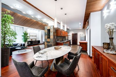 photo 12642_689360a51270e_thumb.jpg